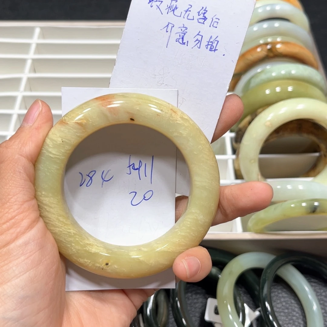 蛇纹石玉足铂镶嵌手镯