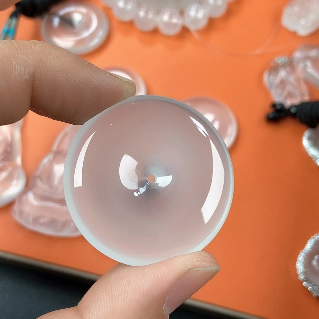 石英质玉颈饰未镶嵌平安扣