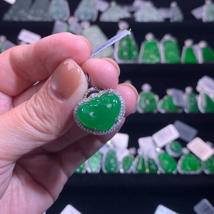 【闪购商品】颈饰银S925镶嵌翡翠