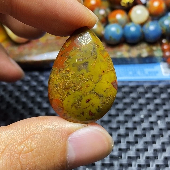 落***纷玛瑙/玉髓未镶嵌颈饰