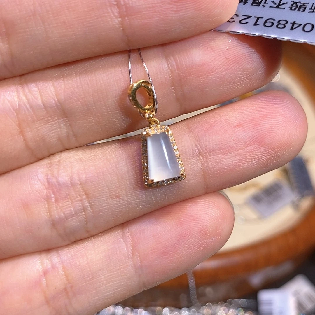 翡翠18K金镶嵌颈饰吊坠18k