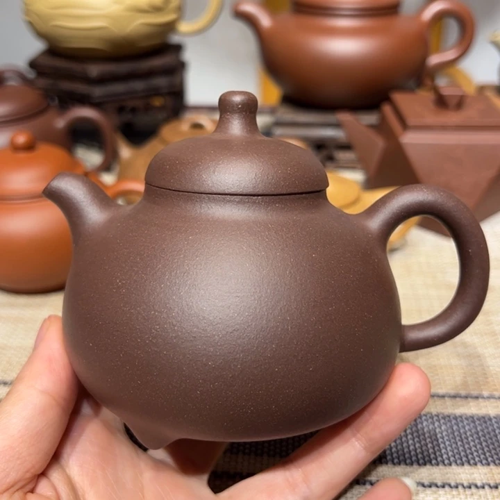 茶壶紫砂乳鼎，容量280毫升，紫泥