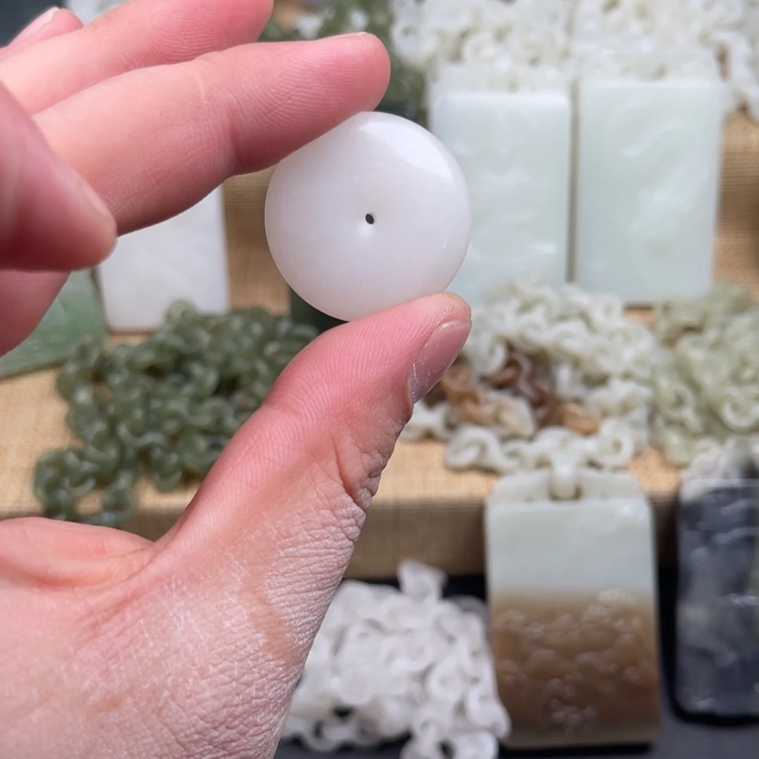 和田玉未镶嵌颈饰