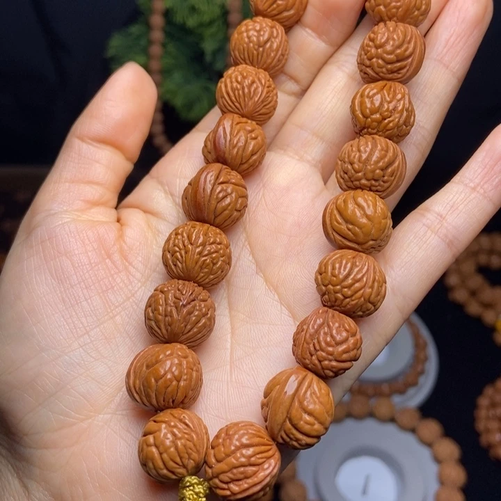 秦岭龙纹桃核手持