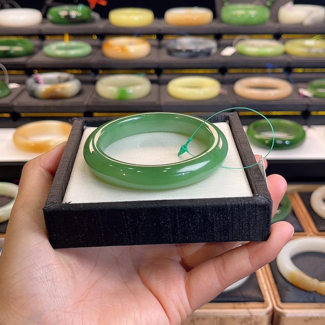 和田玉未镶嵌手镯碧玉56+