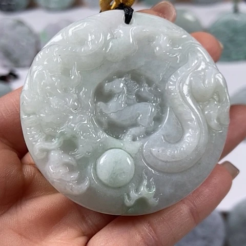 翡翠颈饰未镶嵌龙马精神两面工福利