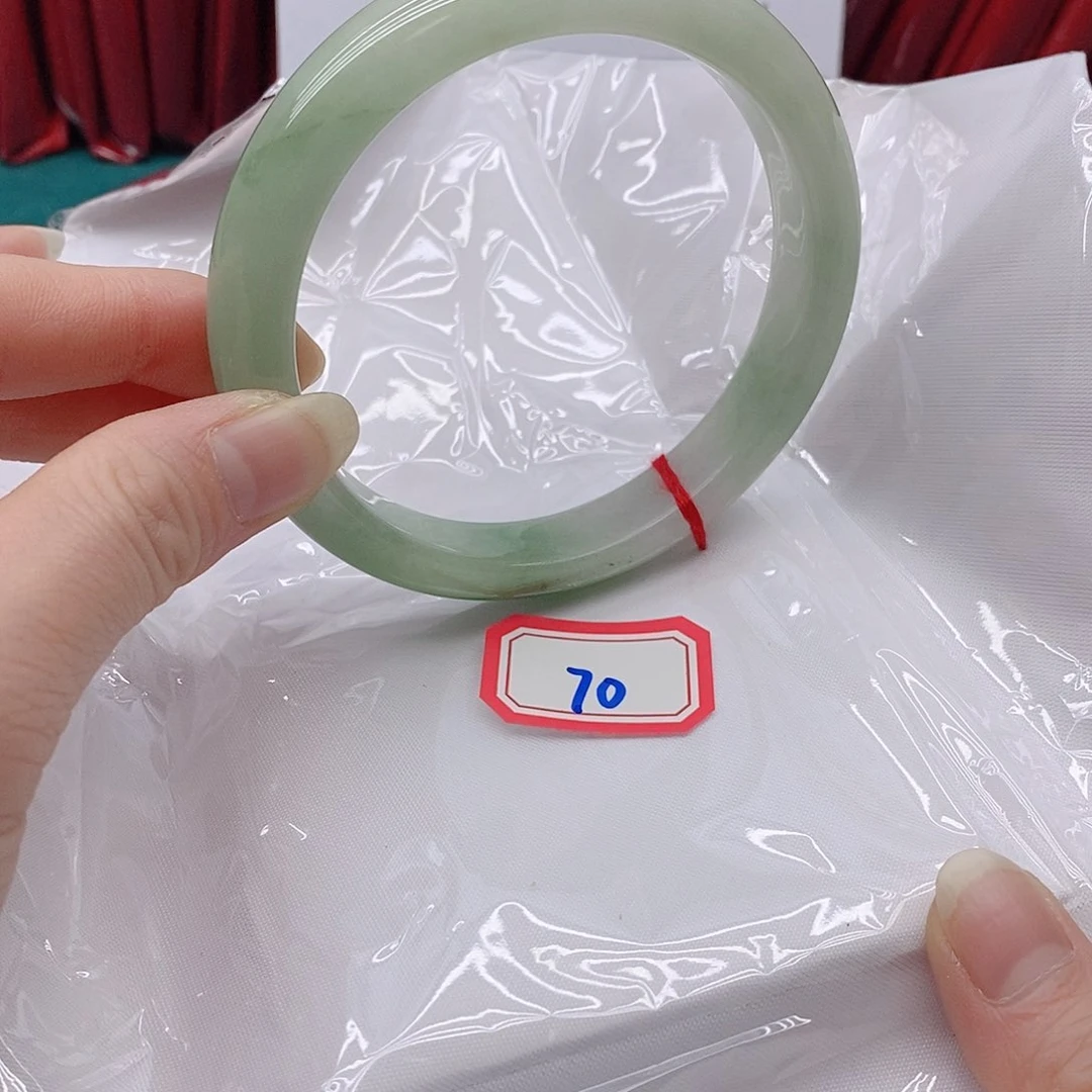 翡翠手镯未镶嵌依*7000000000