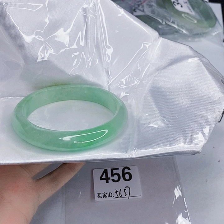 翡翠未镶嵌手镯一图一物实物为准（微瑕处理）