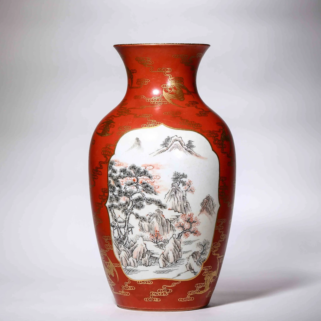 9322 清乾隆 墨彩矾红描金开窗山水纹观音瓶