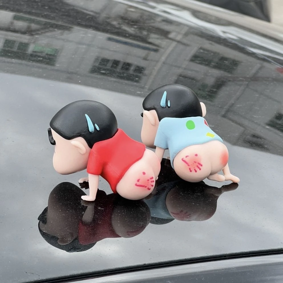 光屁屁蜡笔小新汽车装饰摆件被美芽打肿了手办公仔车载中控台玩偶