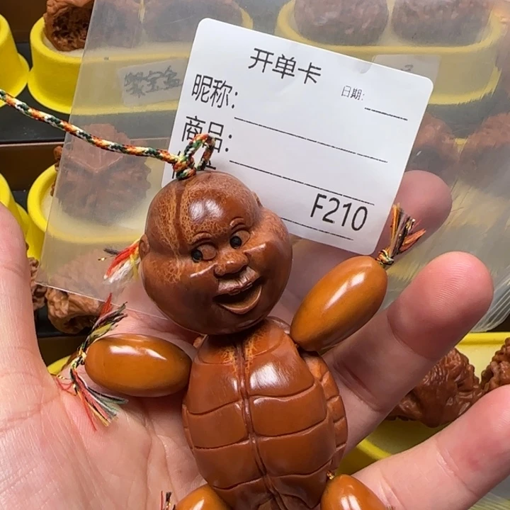 文玩核桃吊坠富贵人