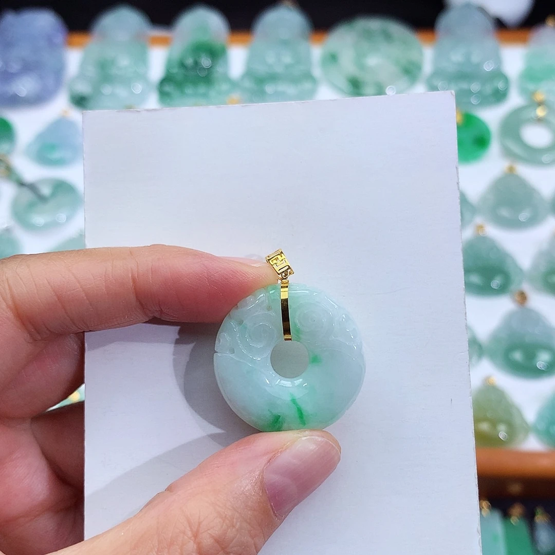 翡翠18K金镶嵌颈饰翡翠吊坠