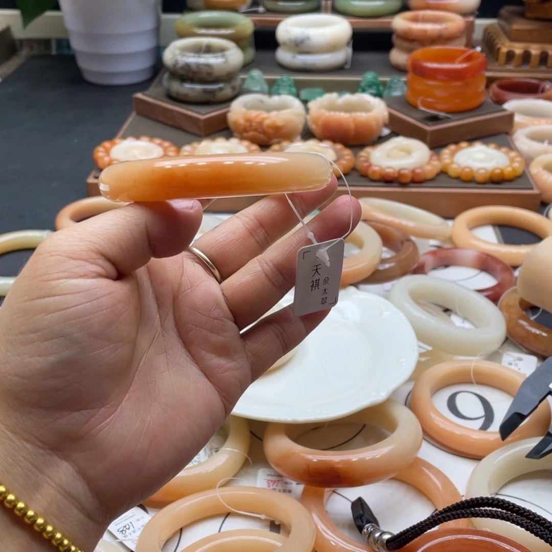 明***光石英岩玉未镶嵌手镯