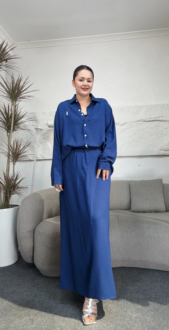 {4}轻奢薄款常规款上衣蓝色连帽秋季圆领刺绣