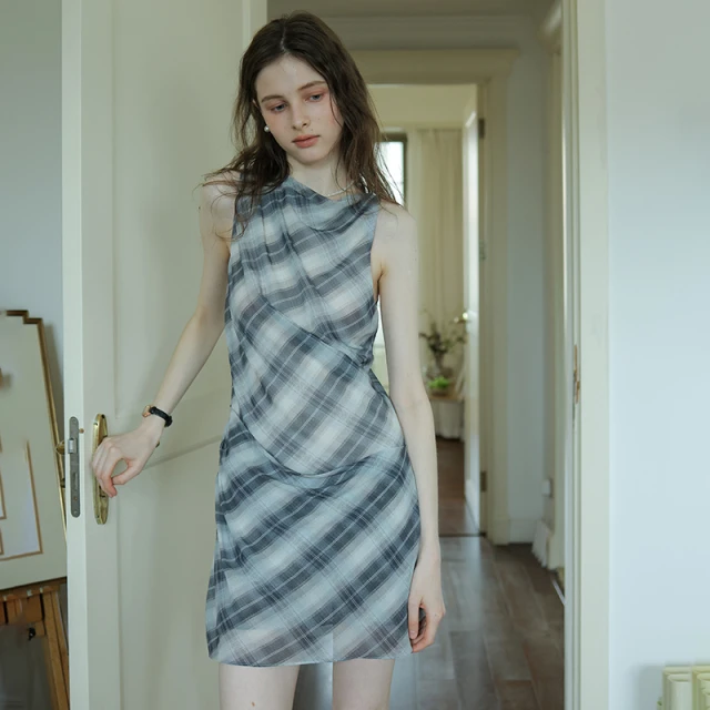 春也白 法式复古格纹无袖连衣裙夏新款收腰显瘦薄款a字背心裙短裙