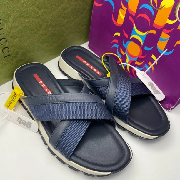 95新 Prada/普拉达 /41码/二手藏蓝色舒适休闲时尚拖鞋/偏小很多