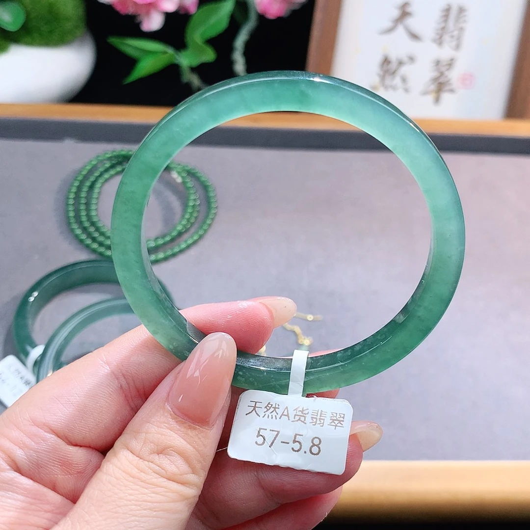 未镶嵌手镯（圆镯）翡翠