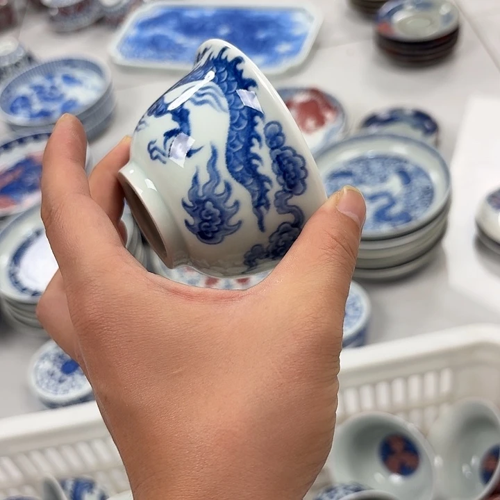 Y***）瓷片青花铠甲龙大压手杯拍一发二