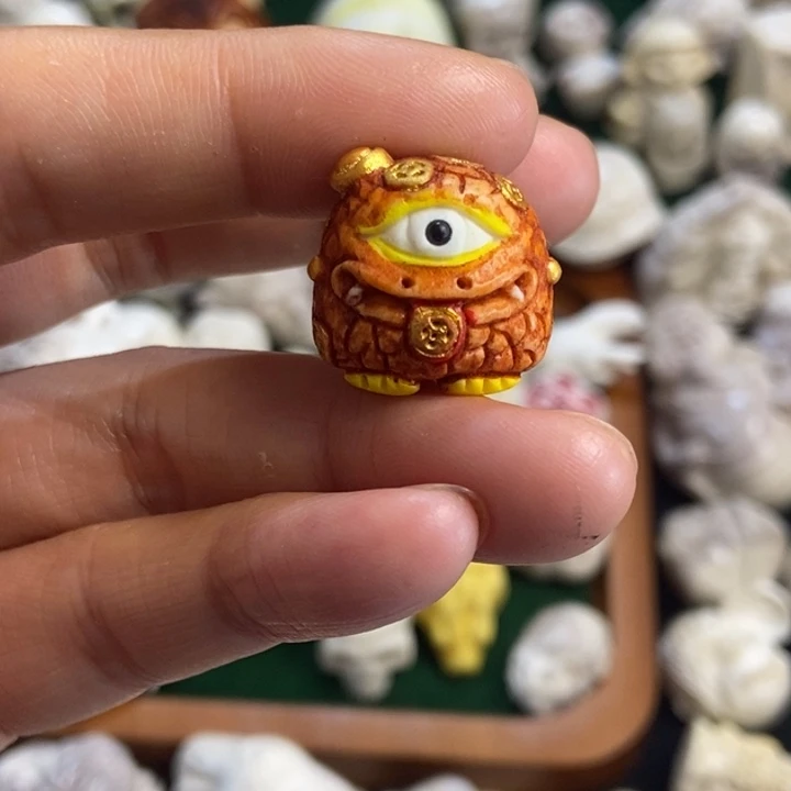 配饰鹿角雕刻一个出