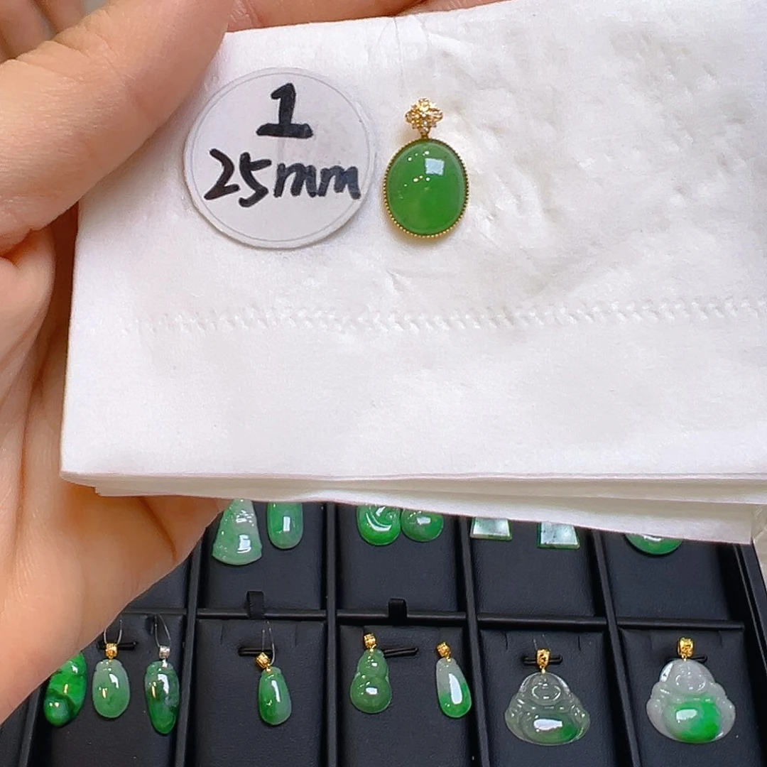 翡翠颈饰18K金镶嵌翡翠