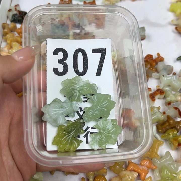 蛇纹石玉足银镀金镶嵌颈饰