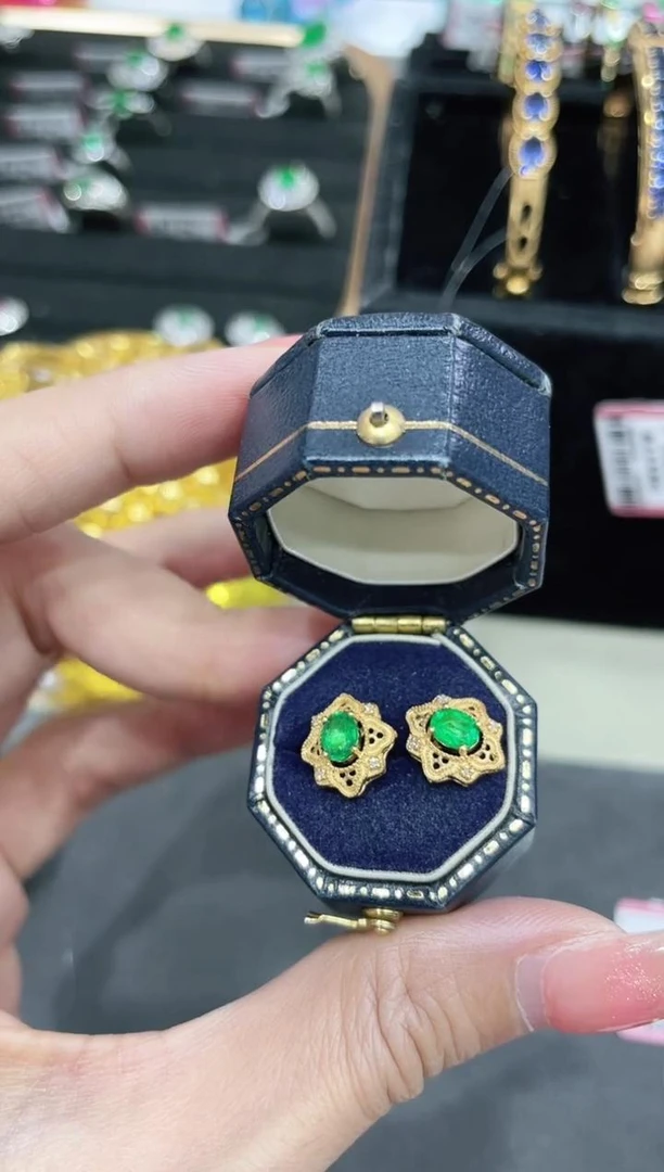 18K金镶嵌祖母绿耳饰 K黄