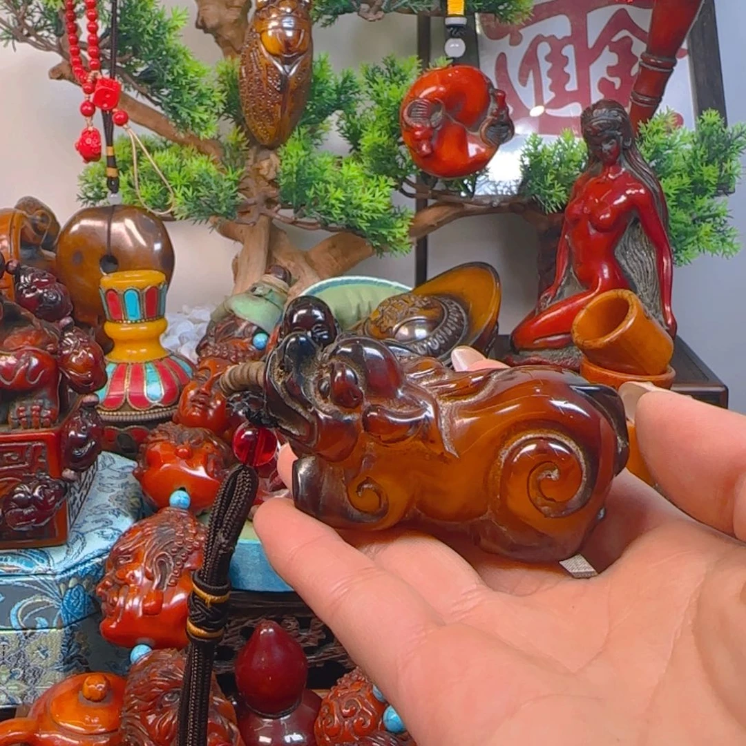 琥珀裸石未镶嵌貔貅