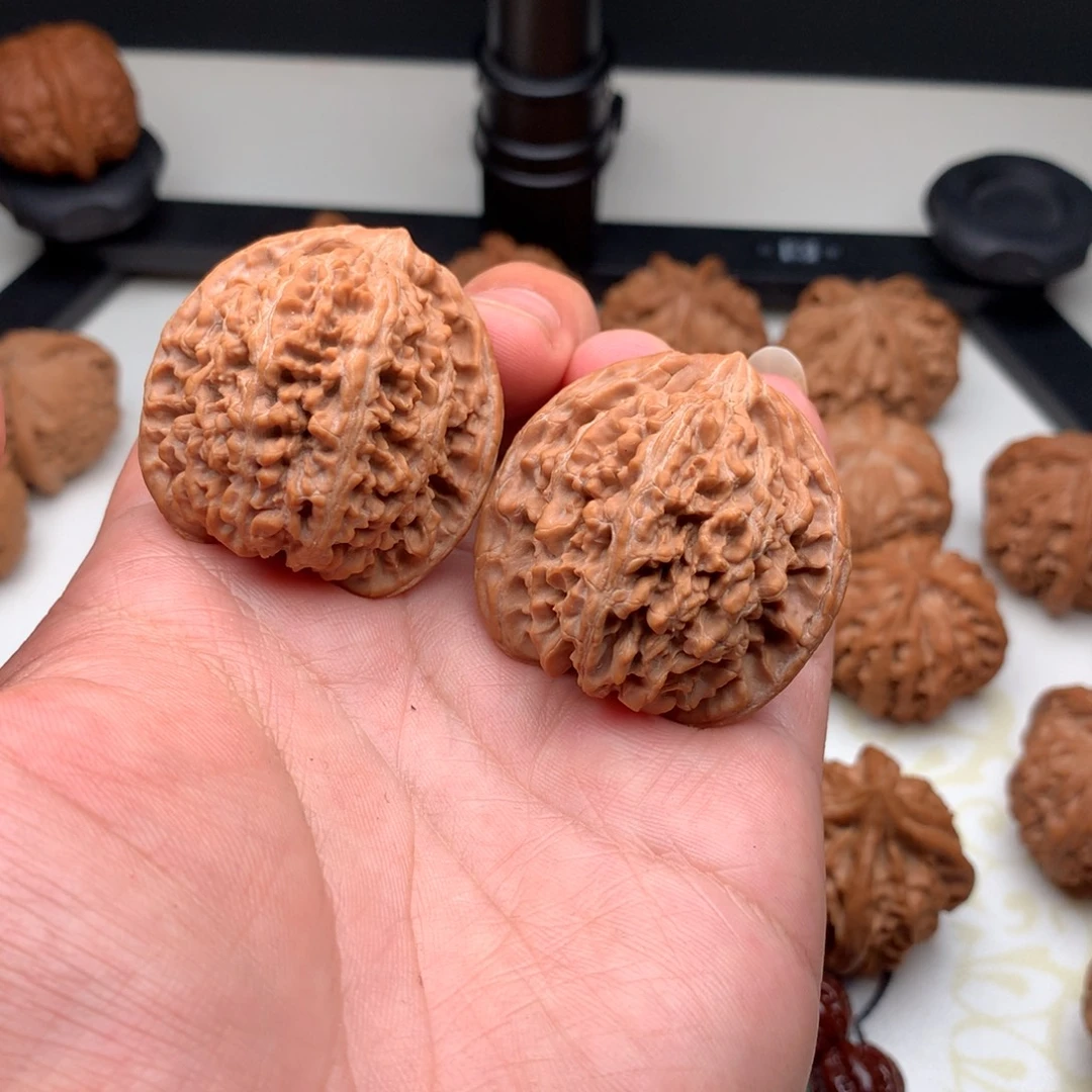 文玩核桃吊坠一代百花山