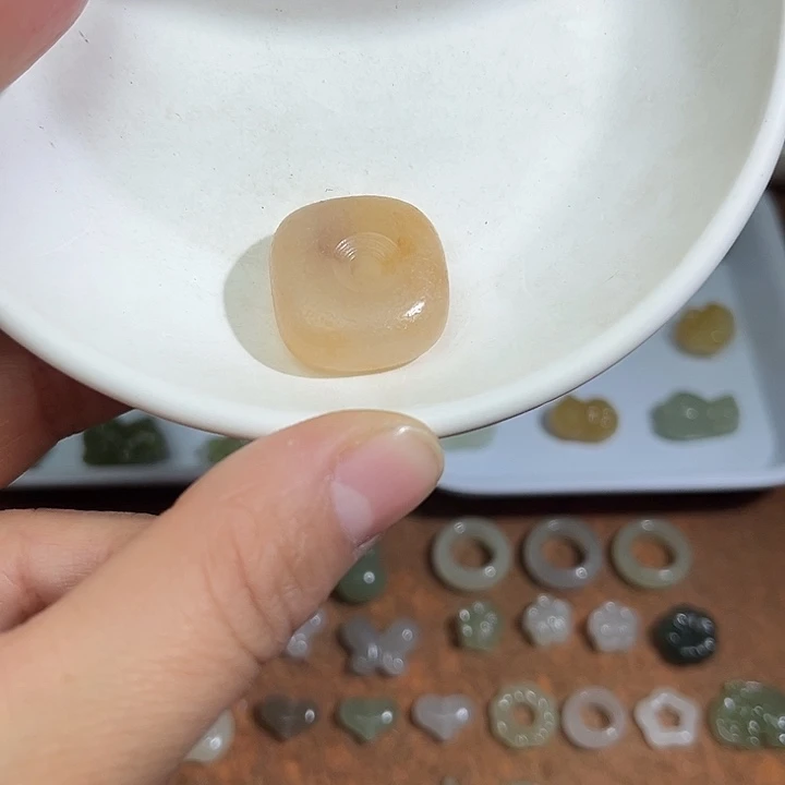 和田玉未镶嵌珠宝半成品16号