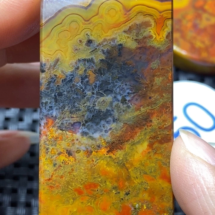 未镶嵌颈饰玛瑙/玉髓宝*