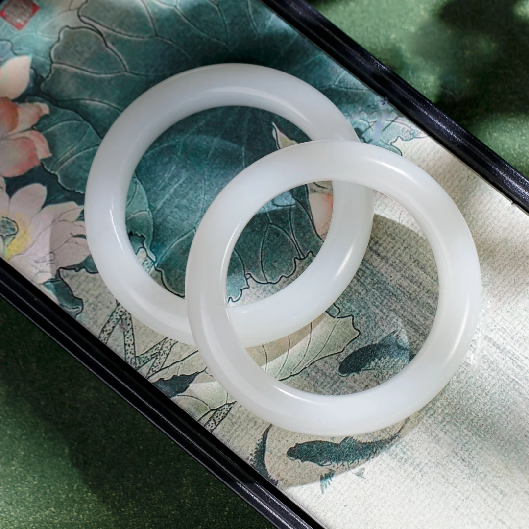 【君君推荐】山流水羊脂玉手镯 （多样性发货其一）