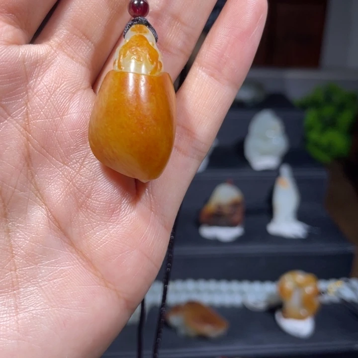 用***7未镶嵌和田玉（糖玉）车挂