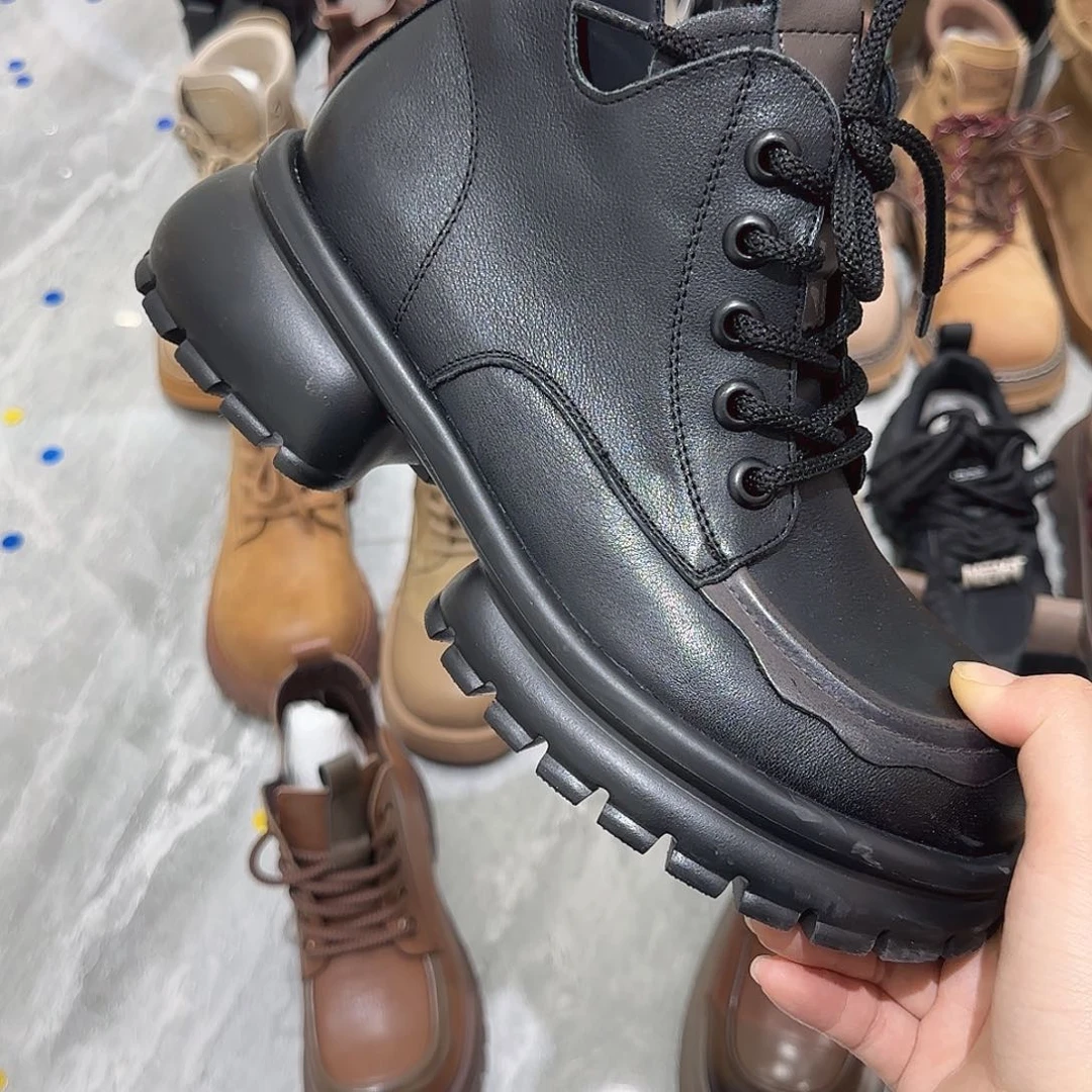 8110黑色40马丁靴