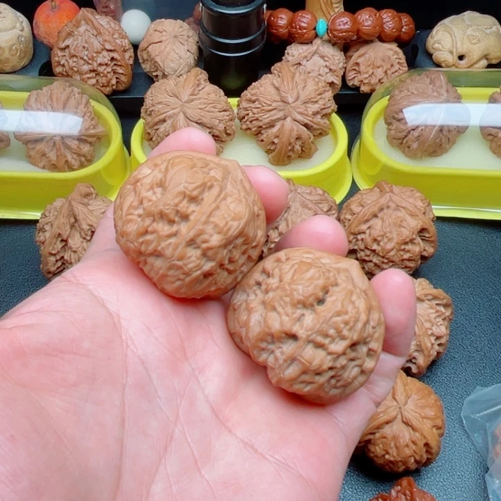 文玩核桃把件红方印狮子头38×41×35