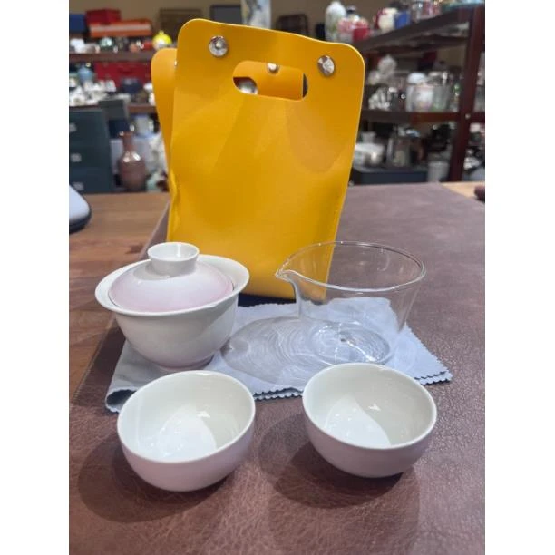 436渐变粉白盖碗一壶二杯带玻璃公道