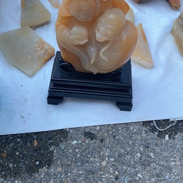 石英质玉（黄龙玉）未镶嵌摆件