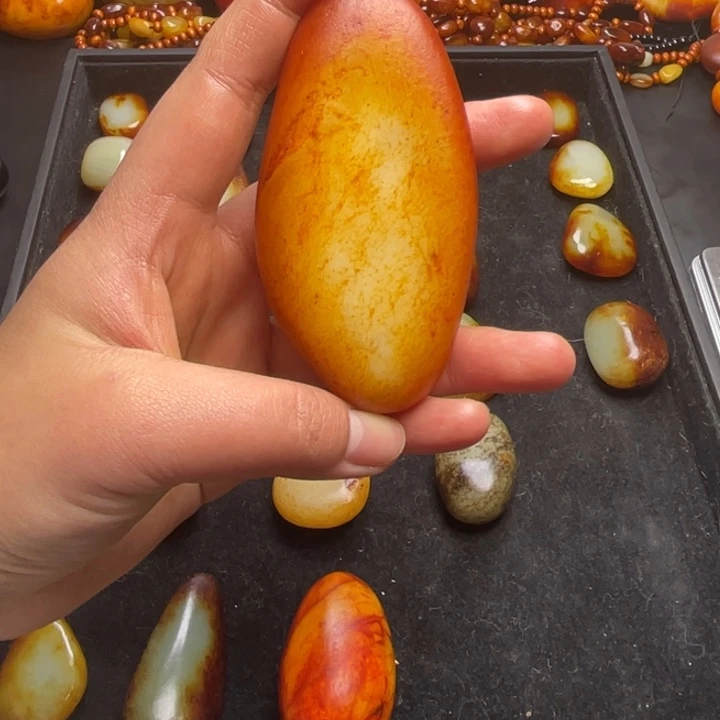 晨***尘和田玉未镶嵌颈饰