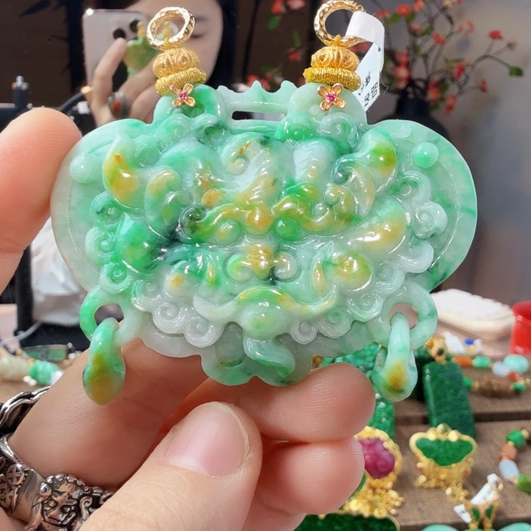 翡翠未镶嵌吊坠(赠链)