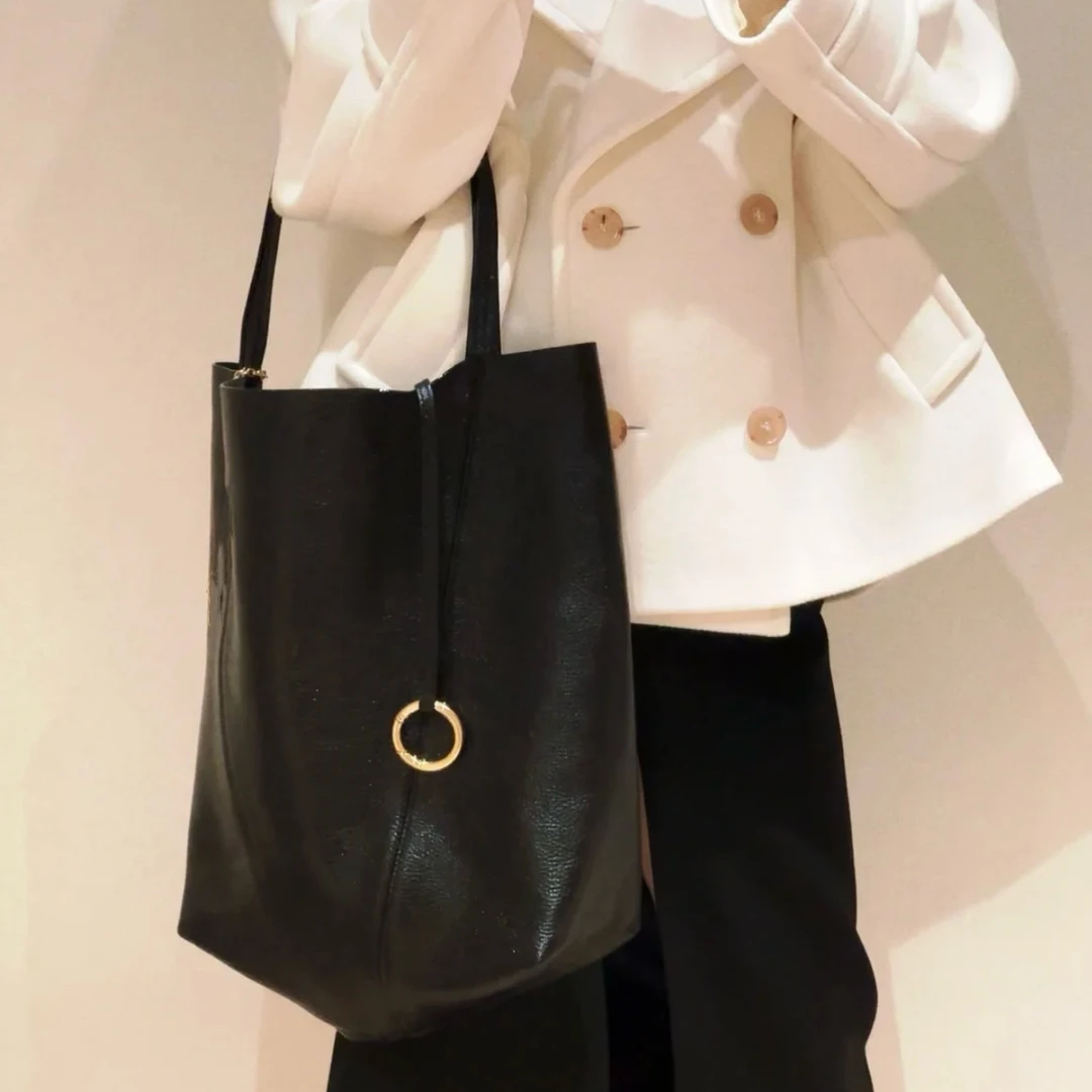 【MIA】蔻托特水桶包对版牛皮包中包斜挎包真皮女包单肩包慵懒通勤