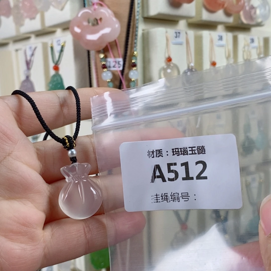 ****:玛瑙/玉髓未镶嵌颈饰