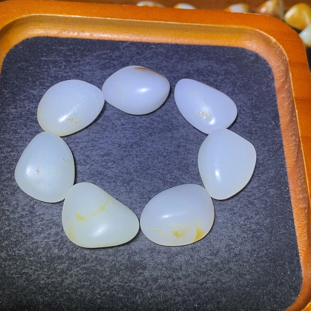 和田玉未镶嵌手串