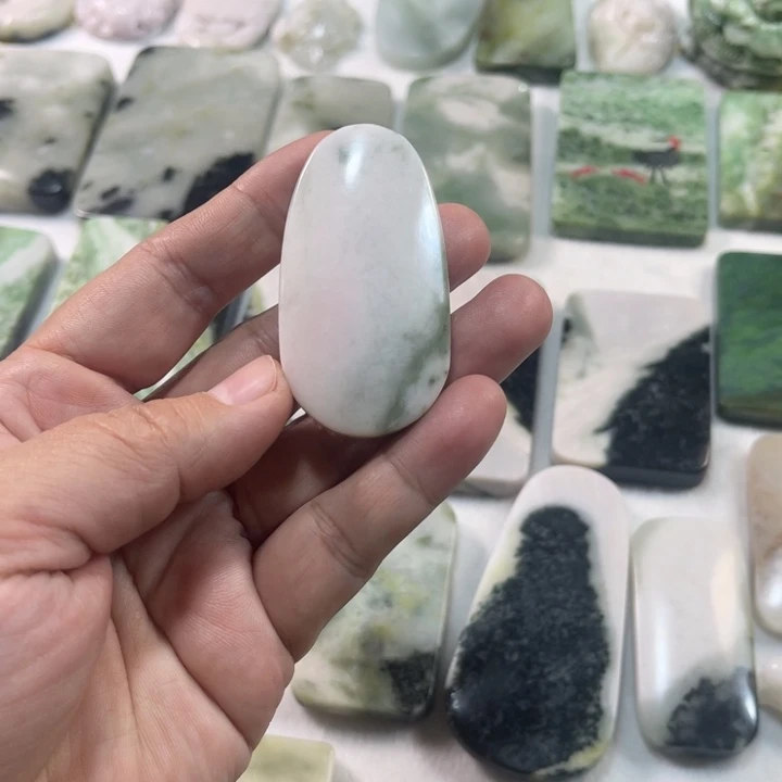 独山玉颈饰未镶嵌M*R