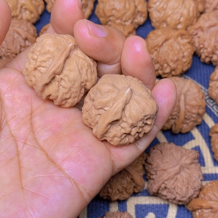 【闪购商品】文玩核桃吊坠一根筋