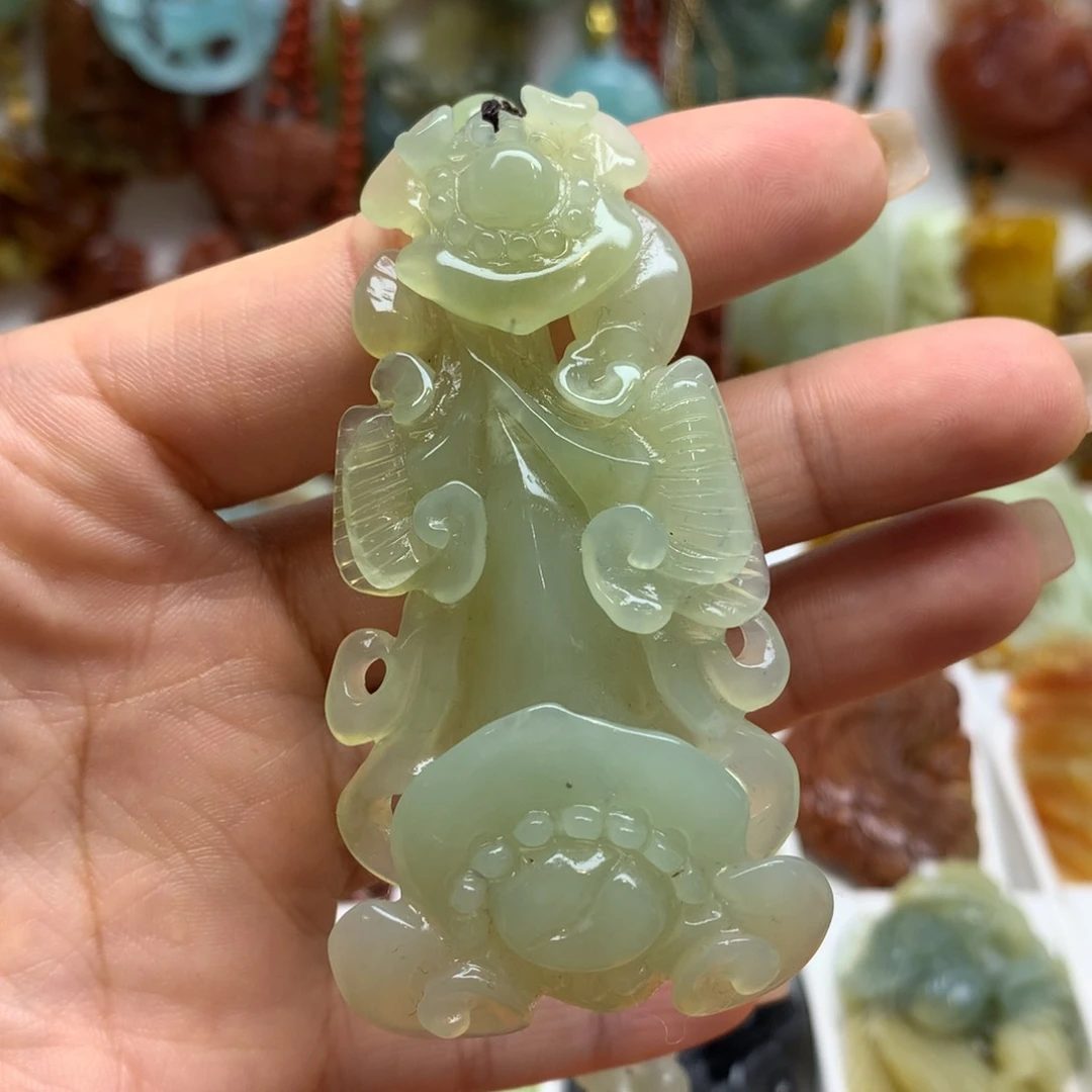 蛇纹石玉颈饰未镶嵌