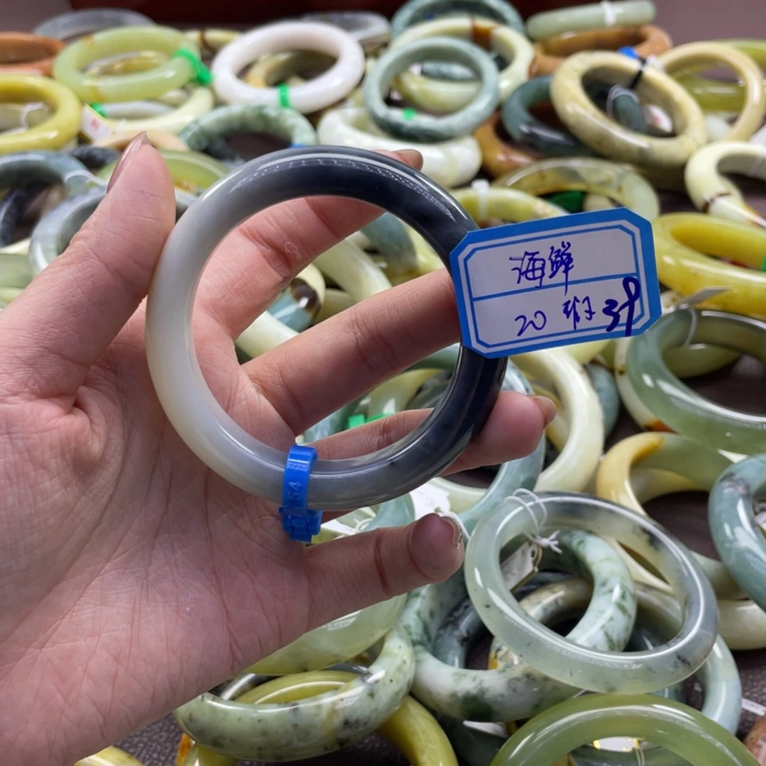 海***煲蛇纹石玉未镶嵌手镯