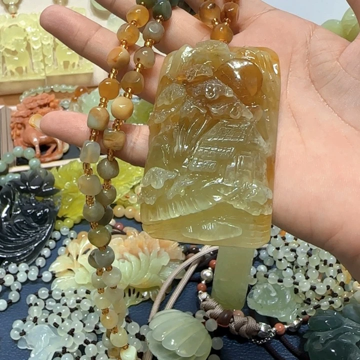 未镶嵌蛇纹石玉吊坠