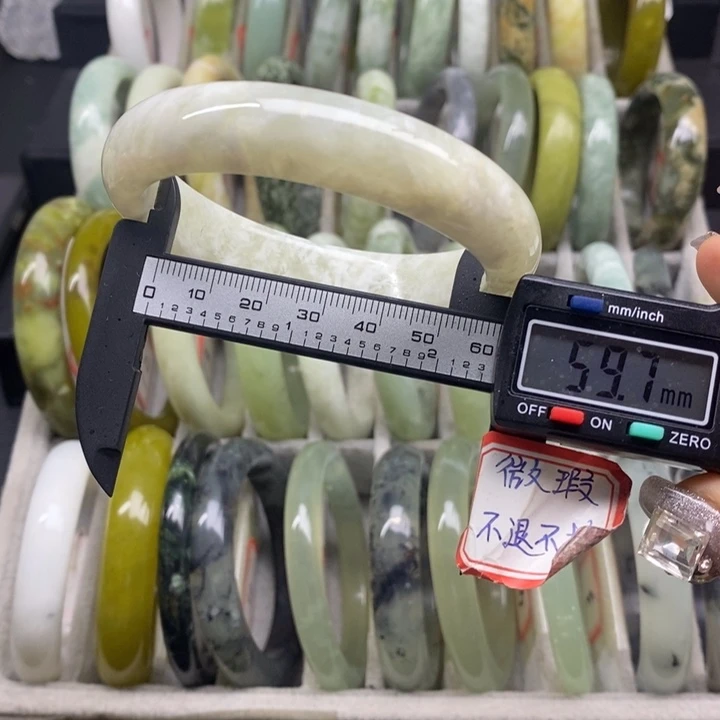 蛇纹石玉手镯18未镶嵌