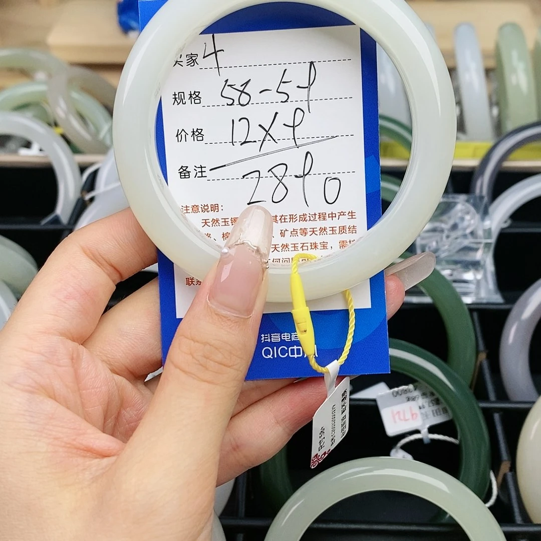 和田玉手镯未镶嵌荔枝肉