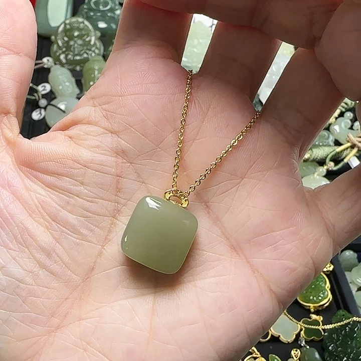 吊坠(赠链)银S925镶嵌和田玉