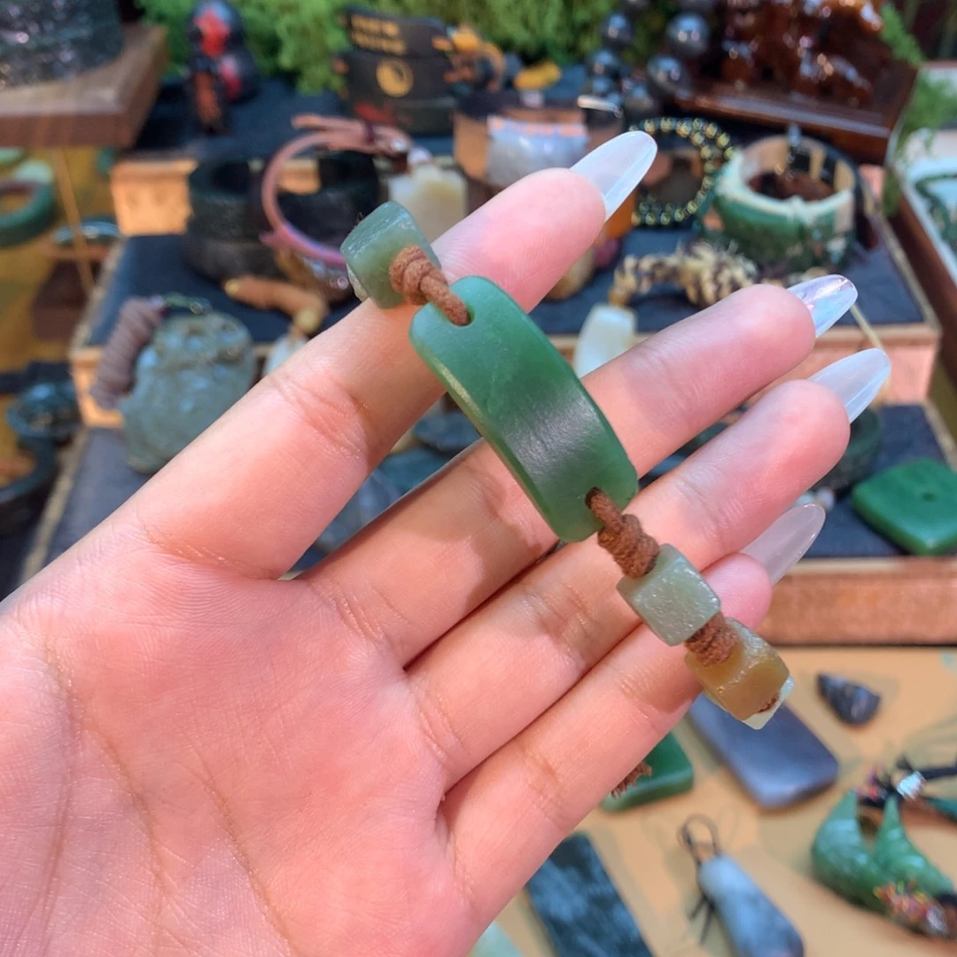 和田玉（糖玉）未镶嵌挂件